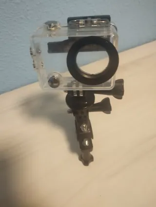 Cámara de acción GoPro negra con soporte