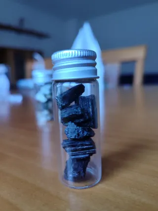 Turmalina Negra en tarro de vidrio