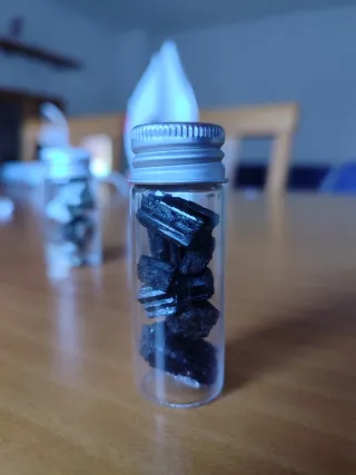 Turmalina Negra en tarro de vidrio