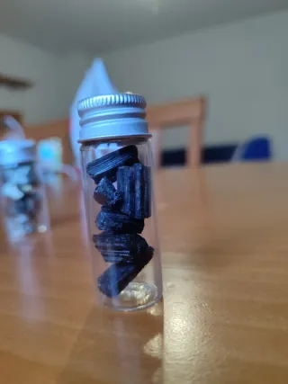 Turmalina Negra en tarro de vidrio