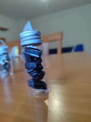 Turmalina Negra en tarro de vidrio