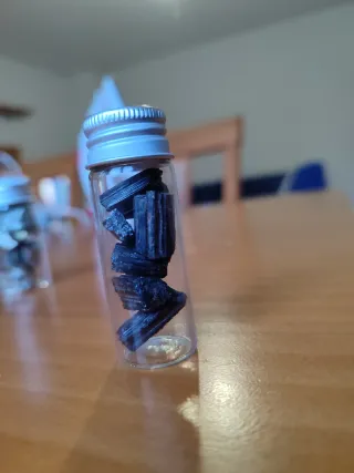 Turmalina Negra en tarro de vidrio