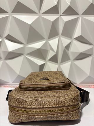 Bolso GUESS Hombre Original – Marrón Elegante