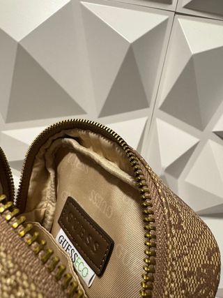 Bolso GUESS Hombre Original – Marrón Elegante