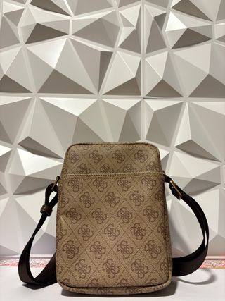 Bolso GUESS Hombre Original – Marrón Elegante