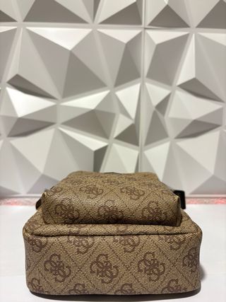 Bolso GUESS Hombre Original – Marrón Elegante