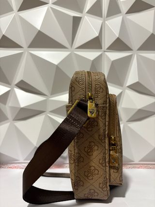Bolso GUESS Hombre Original – Marrón Elegante