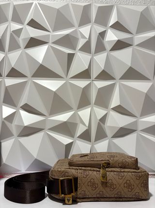 Bolso GUESS Hombre Original – Marrón Elegante