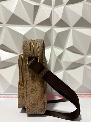 Bolso GUESS Hombre Original – Marrón Elegante