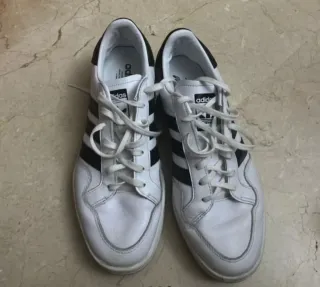 Zapatillas Adidas Talla 42.5 Blancas y Negras