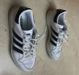 Zapatillas Adidas Talla 42.5 Blancas y Negras