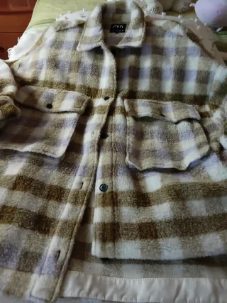 Chaquetón Zara juvenil cuadros beige y verde
