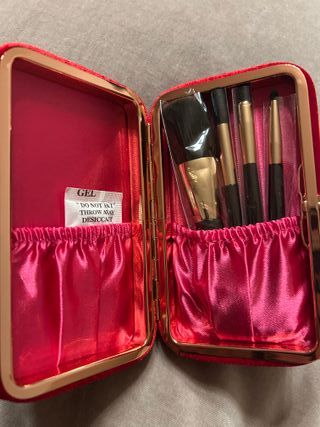 Neceser Charlotte Tilbury Rojo y Dorado