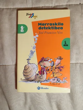Marraskilo detektibea (Ziaboga) (Basque Edition)