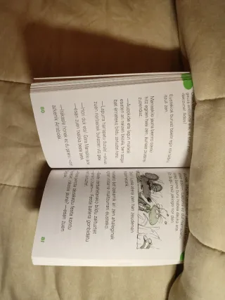 Marraskilo detektibea (Ziaboga) (Basque Edition)