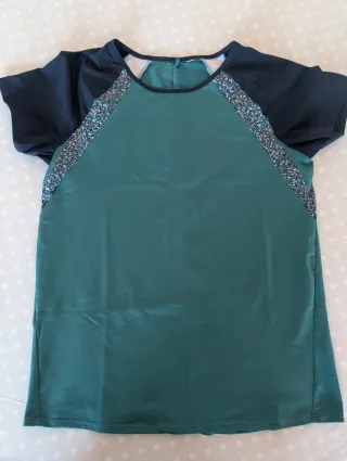 Camiseta infantil Decathlon verde y multicolor