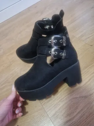 Botines plataforma con hebillas
