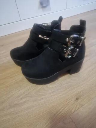 Botines plataforma con hebillas