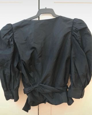 Blusa Zara con etiqueta