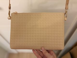 Bolso de mano beige sin estrenar