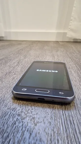 Samsung Galaxy J1 2016 Preto