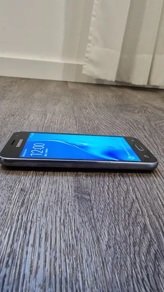 Samsung Galaxy J1 2016 Preto