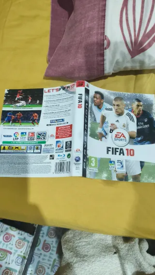 Copertina e manuali di FIFA 10
