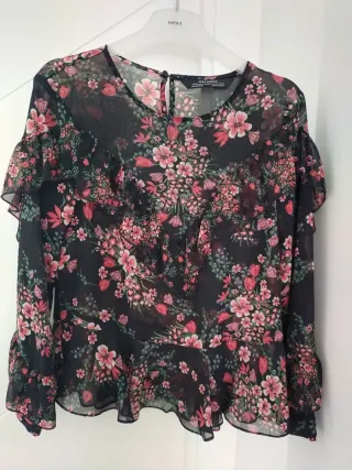 Blusa Zara flores negra manga larga