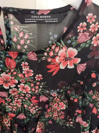 Blusa Zara flores negra manga larga
