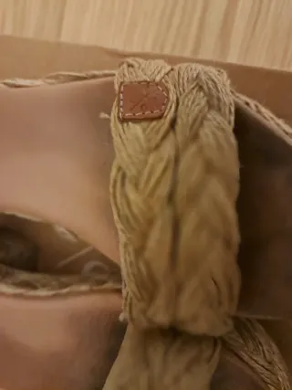 Sandalias de cuña beige y marrón talla 38