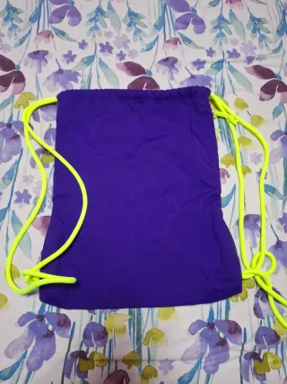 Mochila Nike malva y amarillo