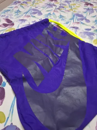 Mochila Nike malva y amarillo