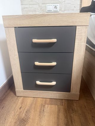 Mesitas de noche y cabecero.