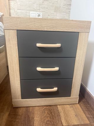 Mesitas de noche y cabecero.