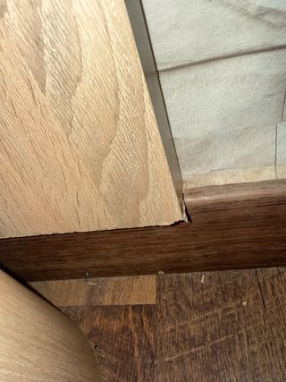 Mesitas de noche y cabecero.