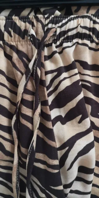 Pantalón estampado cebra