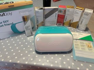 Cricut Joy Starter Bundle + Materiales