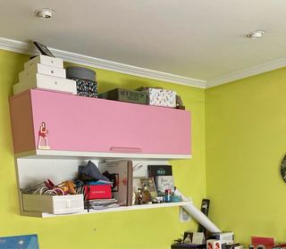 Cajonera alta escritorio rosa, verde y blanca