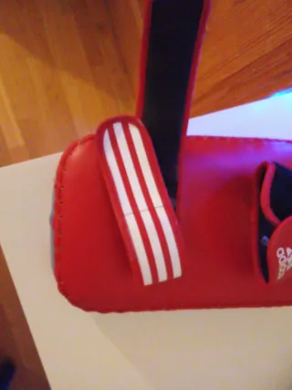 Almohada Muay Thai Adidas Roja