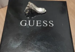 Charm zapato GUESS