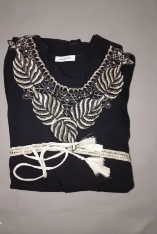 Top negro bordado talla única