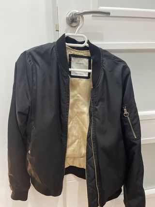 Chaqueta bomber Pull&Bear negra