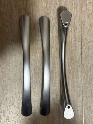 Tiradores muebles curvos plateados