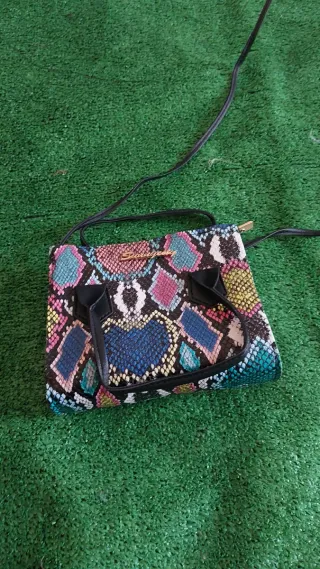 Bolso multicolor con estampado de serpiente