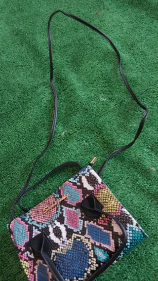 Bolso multicolor con estampado de serpiente