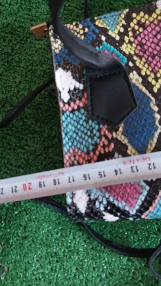 Bolso multicolor con estampado de serpiente