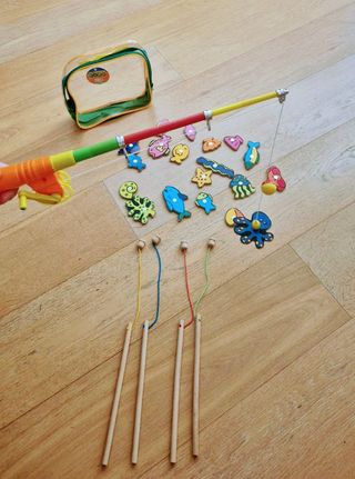 Gioco di pesca con canna e pesci