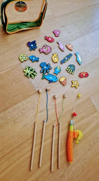 Gioco di pesca con canna e pesci