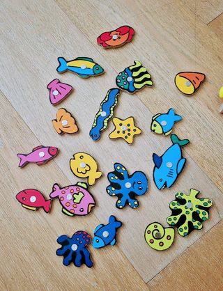 Gioco di pesca con canna e pesci