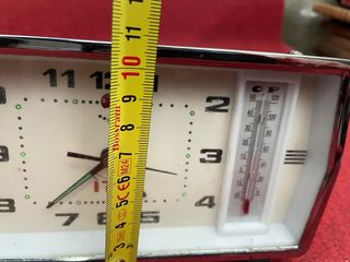 Vintage reloj despertador de cuerda con termómetro